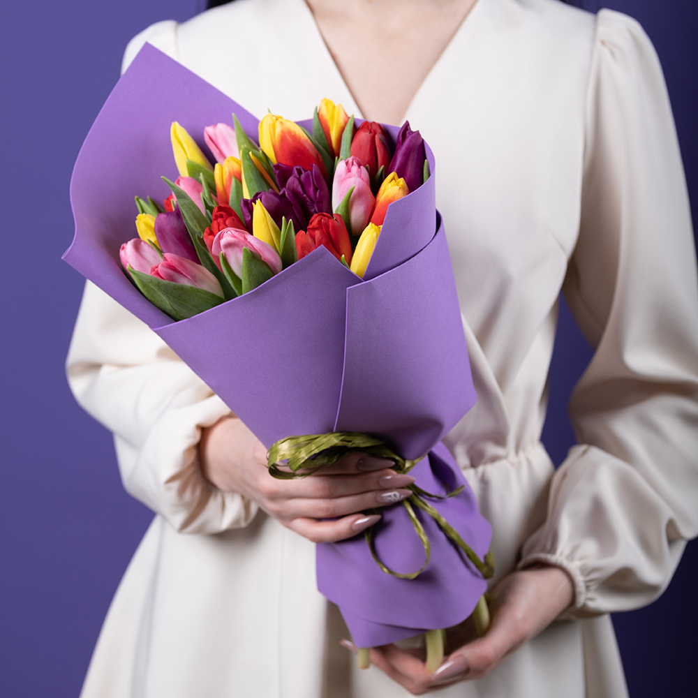 Букет из 25 тюльпанов микс мужская футболка милая лиса и букет тюльпанов m черный