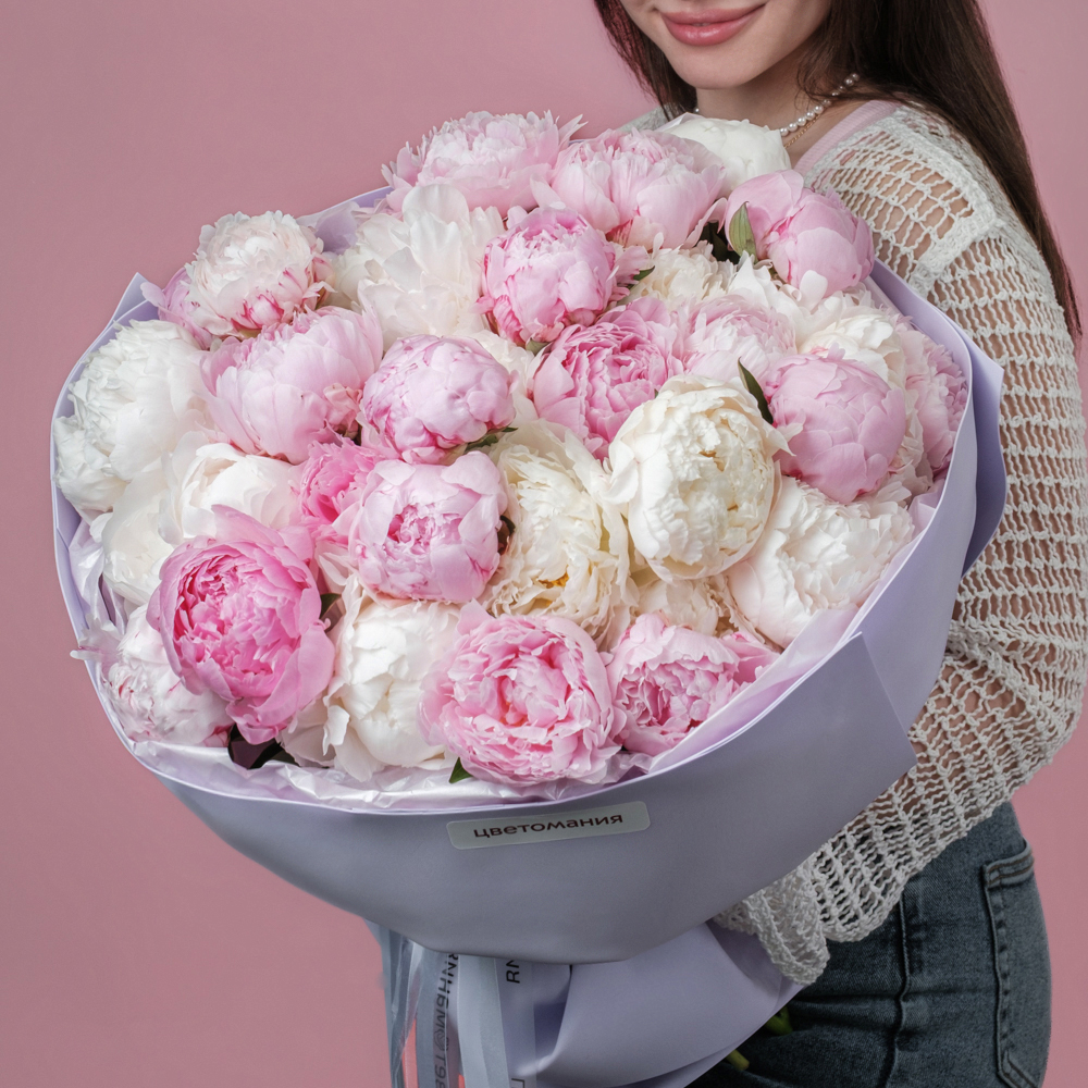 Букет из 25 белых и розовых пионов (Премиум)