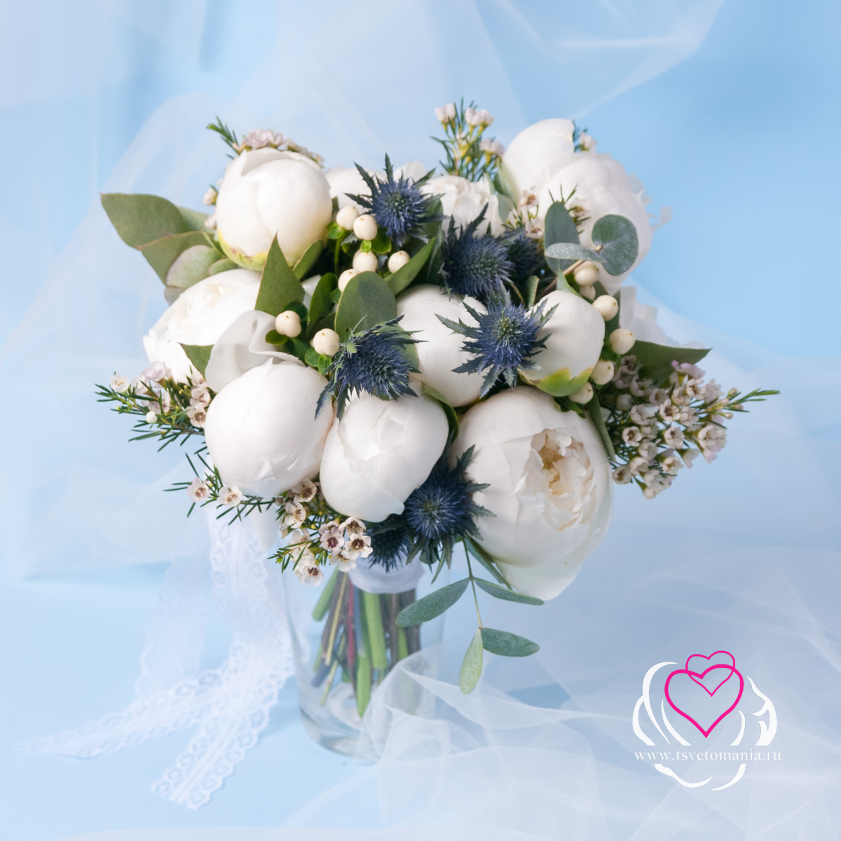 свадебный букет из сухоцветов Белый свадебный букет из пионов и хамелациума