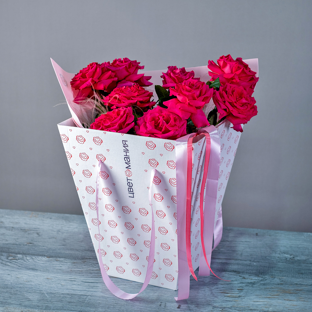 Розовые французские розы в аквабоксе