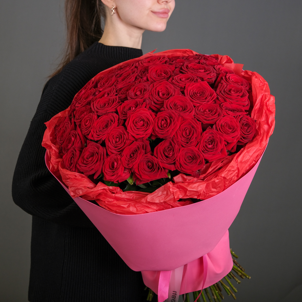 Букет из 51 красной розы 60 см (Россия) в упаковке