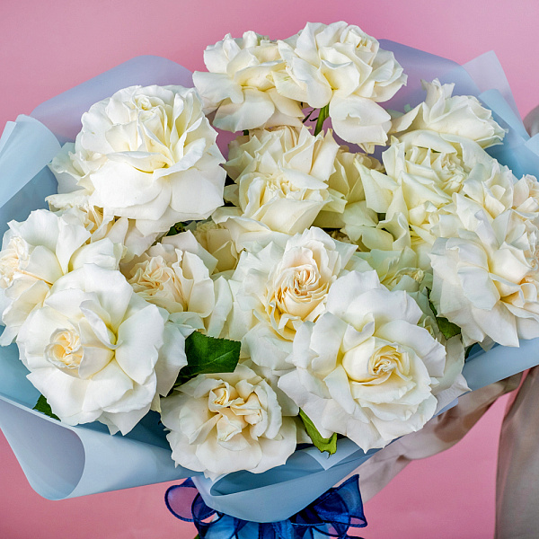 Купить Букет из 25 белых французских роз в  с бесплатной доставкой: цена, фото, описание