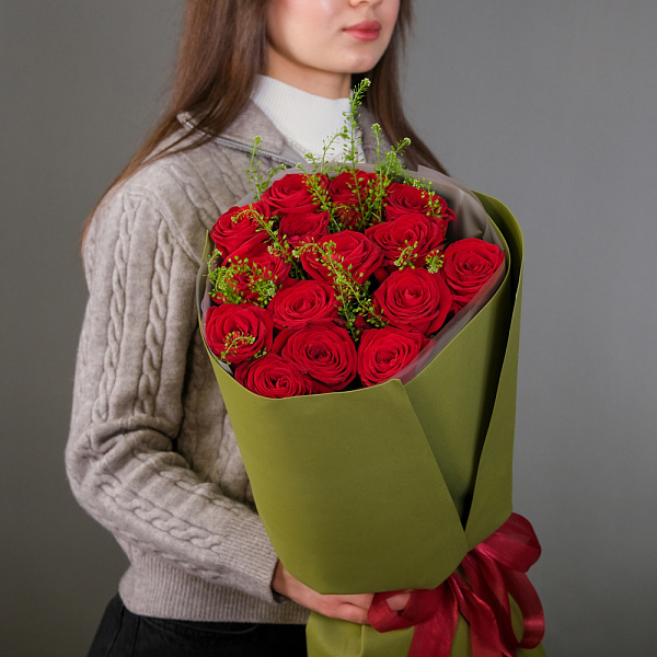 Купить Букет из 15 красных роз с тиласпией в  с бесплатной доставкой: цена, фото, описание