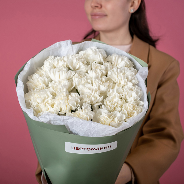 Купить Букет из 15 белых гвоздик в упаковке в  с бесплатной доставкой: цена, фото, описание