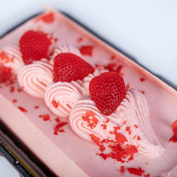 Купить Торт Муссовый «Клубника». Золотой состав в  с бесплатной доставкой: цена, фото, описание