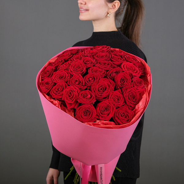 Купить Букет из 35 красных роз 60 см (Россия) в упаковке в  с бесплатной доставкой: цена, фото, описание