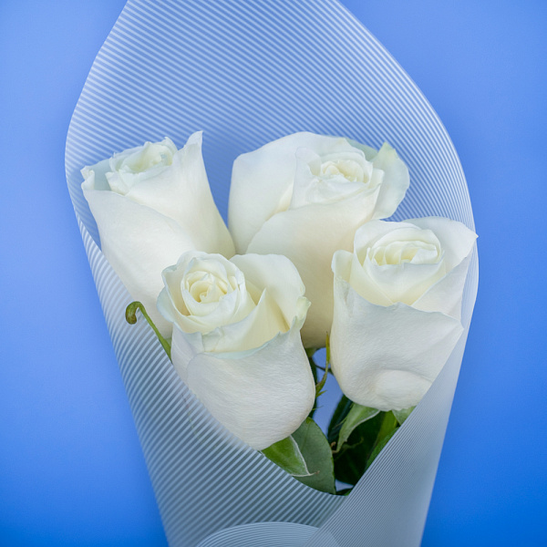 Купить Букет из 4 белых роз 50 см (Эквадор) в  с бесплатной доставкой: цена, фото, описание