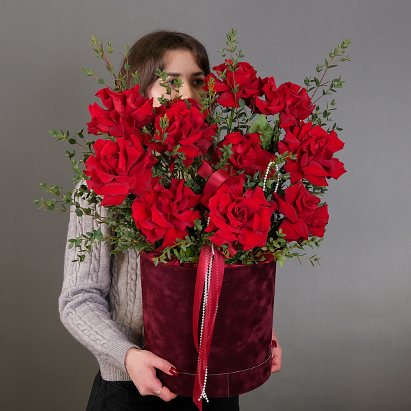 Купить Композиция в шляпной коробке «Роскошь» S в  с бесплатной доставкой: цена, фото, описание