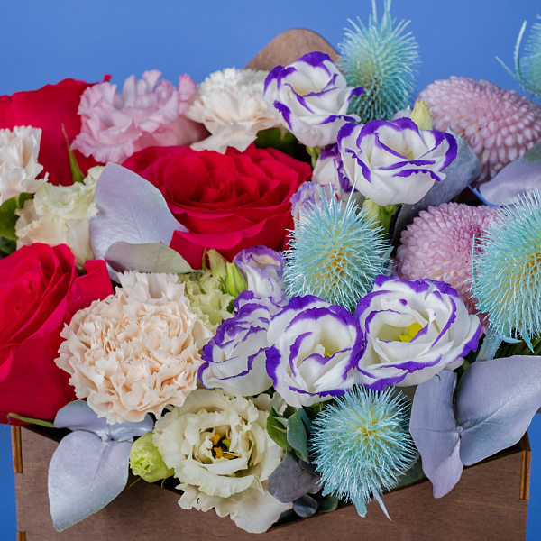 Купить Композиция в деревянном ящике «Магия цветов» в  с бесплатной доставкой: цена, фото, описание