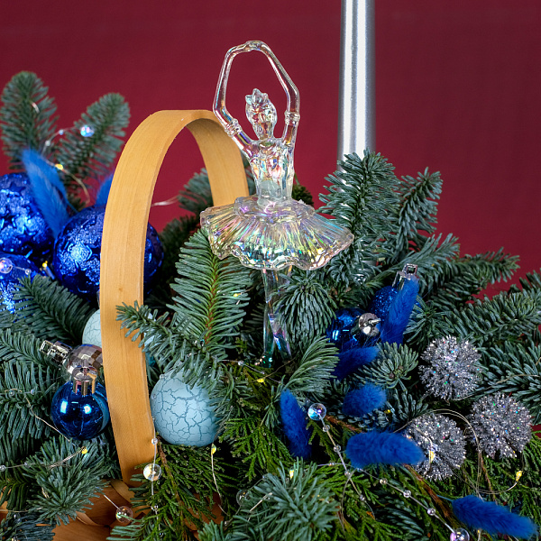 Купить Новогодняя композиция «Танец снежинок» в  с бесплатной доставкой: цена, фото, описание