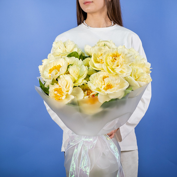 Купить Букет из 25 лимонных пионов (Премиум) в  с бесплатной доставкой: цена, фото, описание