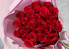 Купить Букет из 25 красных роз 40 см (Эквадор) в упаковке в Санкт-Петербурге с бесплатной доставкой: цена, фото, описание