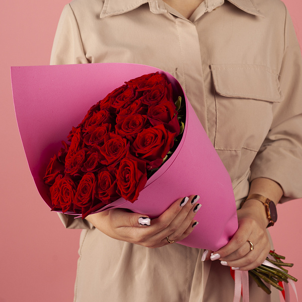Купить Букет из 25 красных роз 50 см (Россия) в  с бесплатной доставкой: цена, фото, описание