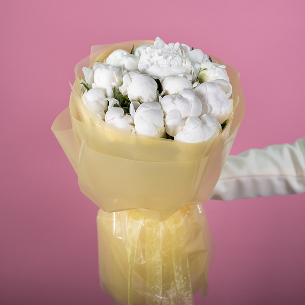 Купить Букет из 15 белых пионов (Премиум) в  с бесплатной доставкой: цена, фото, описание