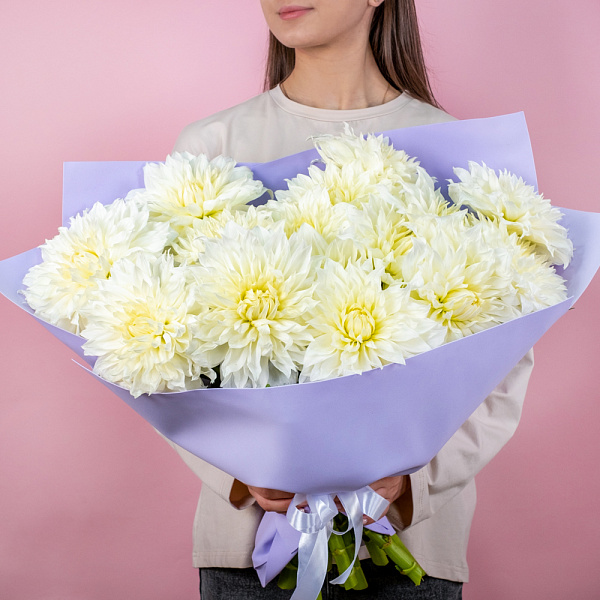 Купить Букет из белых георгинов в  с бесплатной доставкой: цена, фото, описание
