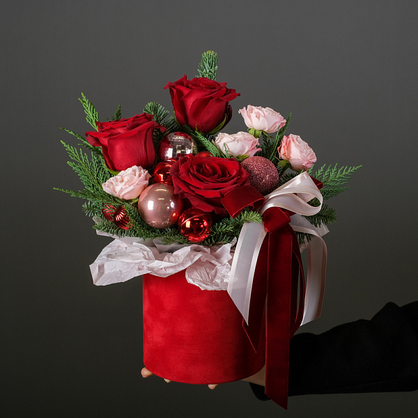 Купить Композиция «Зимняя вишня» в  с бесплатной доставкой: цена, фото, описание