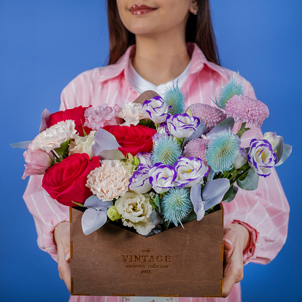 Купить Композиция в деревянном ящике «Магия цветов» в  с бесплатной доставкой: цена, фото, описание