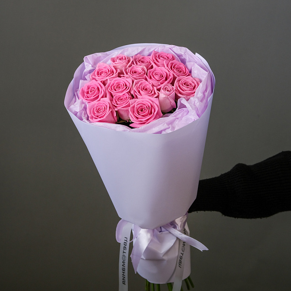 Купить Букет из 15 розовых роз 60 см (Россия) в упаковке в  с бесплатной доставкой: цена, фото, описание