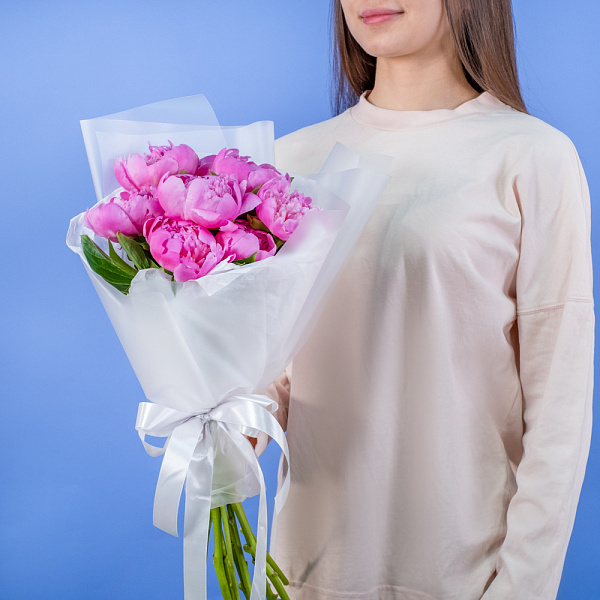 Купить Букет из 9 малиновых пионов (Премиум) в  с бесплатной доставкой: цена, фото, описание