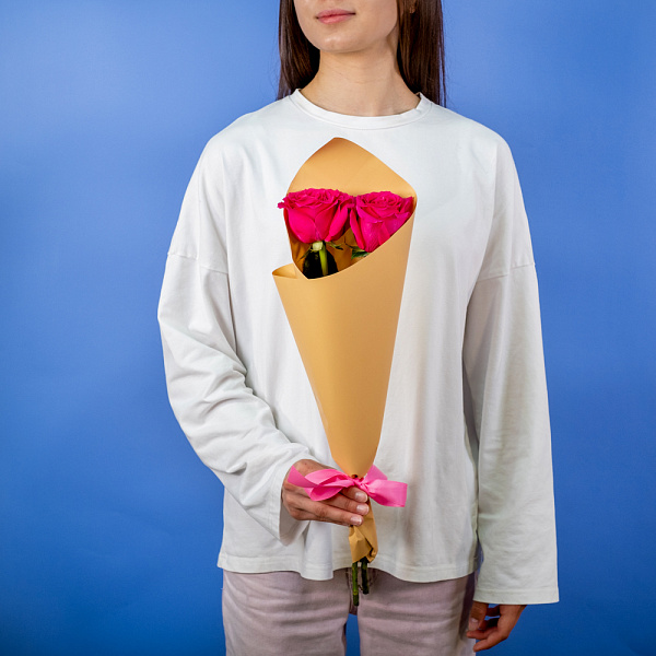 Купить Букет из 2 розовых роз 50 см (Эквадор) в  с бесплатной доставкой: цена, фото, описание