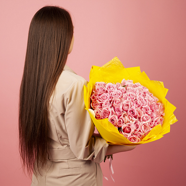 Купить Букет из 51 розовой розы 50 см (Россия) в  с бесплатной доставкой: цена, фото, описание
