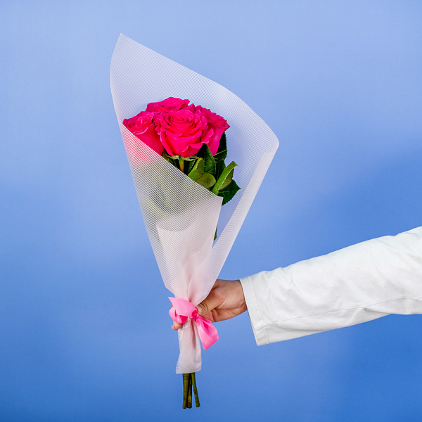 Купить Букет из 4 розовых роз 50 см (Эквадор) в  с бесплатной доставкой: цена, фото, описание