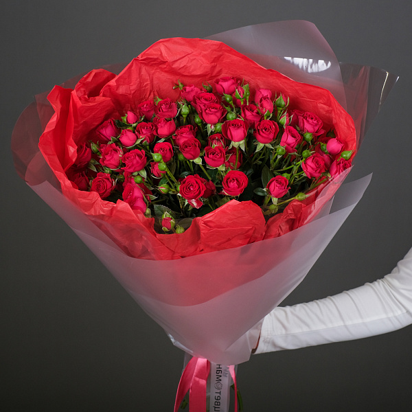 Купить Букет из 9 красных кустовых роз в  с бесплатной доставкой: цена, фото, описание