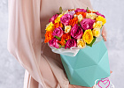 Купить Композиция в коробке «35 роз Кения микс» в Санкт-Петербурге с бесплатной доставкой: цена, фото, описание