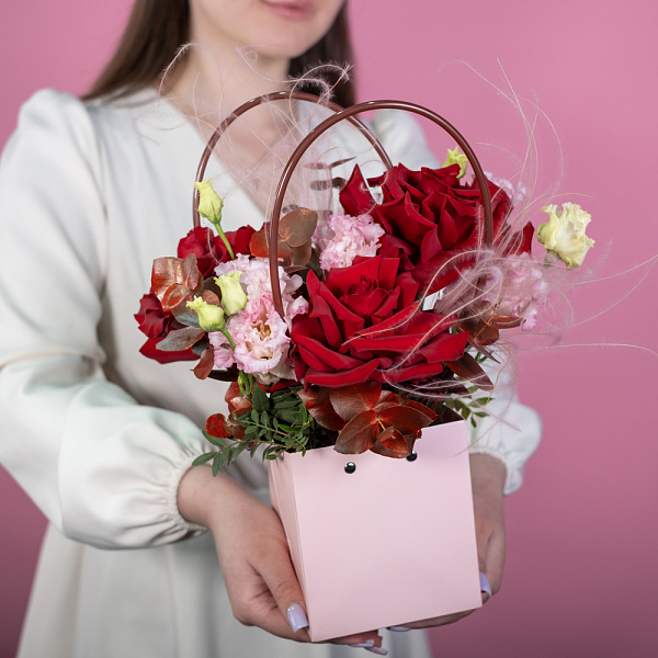 Купить Композиция в сумочке «Чувственный поцелуй» в  с бесплатной доставкой: цена, фото, описание