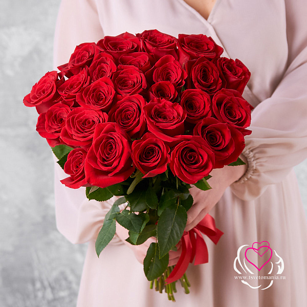 Купить Букет из 25 красных китайских роз 60 см под ленту в  с бесплатной доставкой: цена, фото, описание
