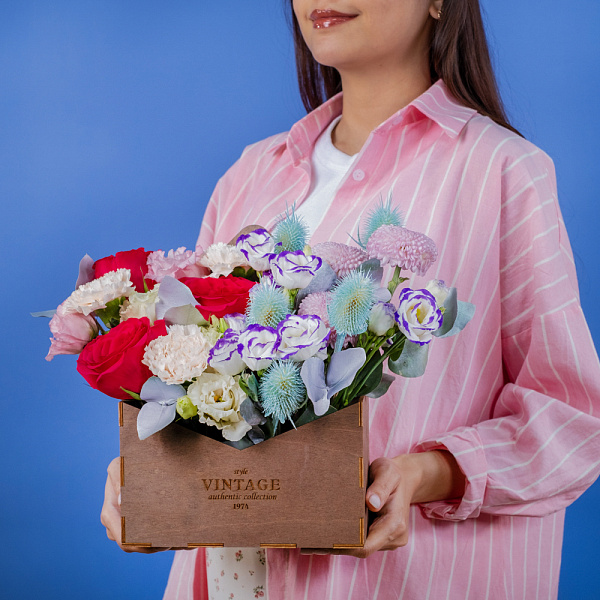 Купить Композиция в деревянном ящике «Магия цветов» в  с бесплатной доставкой: цена, фото, описание