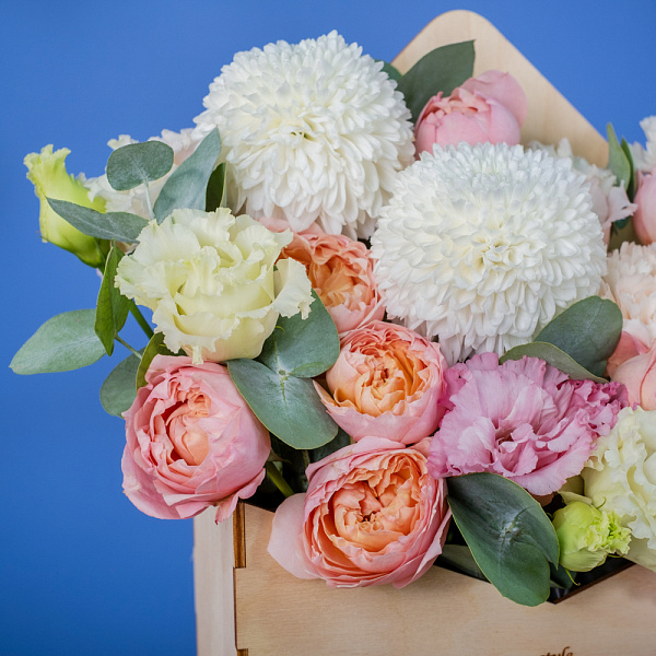 Купить Композиция в деревянном ящике «Приятный сюрприз» в  с бесплатной доставкой: цена, фото, описание