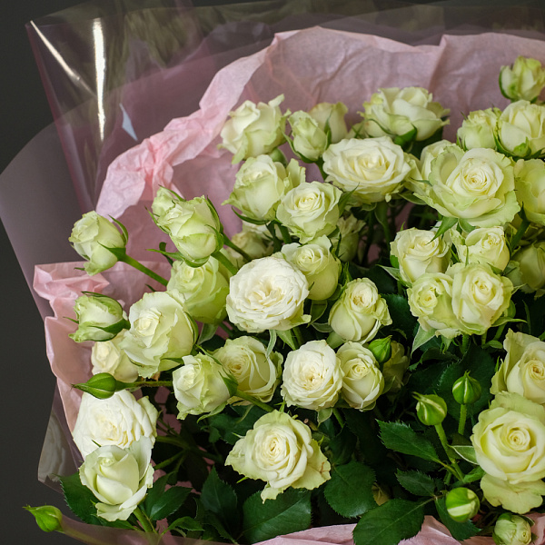 Купить Букет из 9 белых кустовых роз в  с бесплатной доставкой: цена, фото, описание