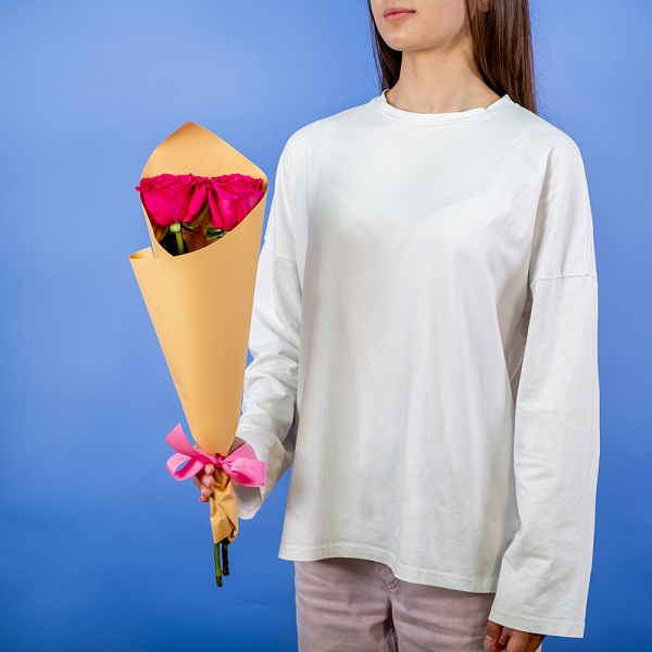 Купить Букет из 2 розовых роз 50 см (Эквадор) в  с бесплатной доставкой: цена, фото, описание