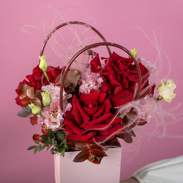 Купить Композиция в сумочке «Чувственный поцелуй» в  с бесплатной доставкой: цена, фото, описание