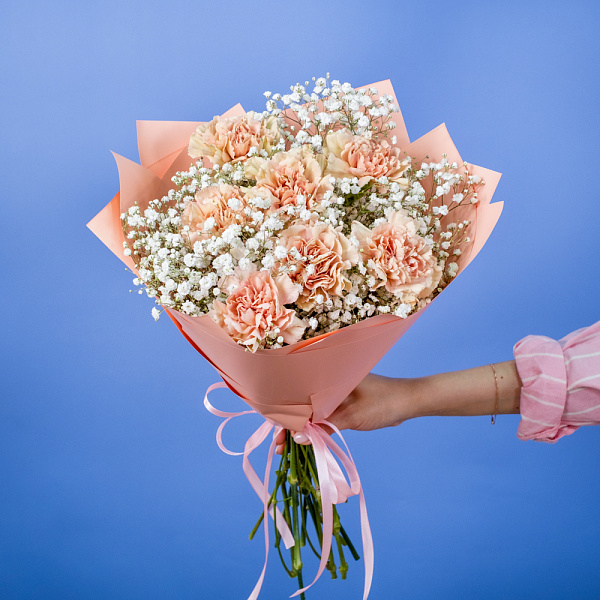 Купить Букет из гвоздик с гипсофилами в  с бесплатной доставкой: цена, фото, описание