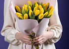 Купить Букет 25 жёлтых тюльпанов в Санкт-Петербурге с бесплатной доставкой: цена, фото, описание