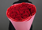 Купить Букет из 15 красных роз 60 см (Россия) в упаковке в  с бесплатной доставкой: цена, фото, описание