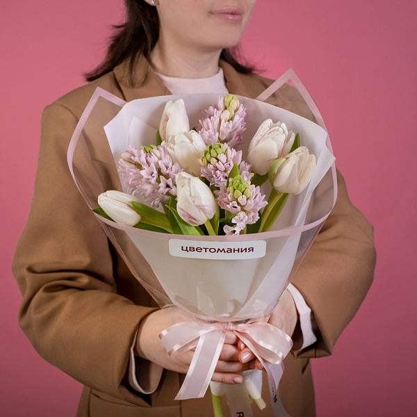 Купить Букет из розовых тюльпанов и гиацинтов в  с бесплатной доставкой: цена, фото, описание