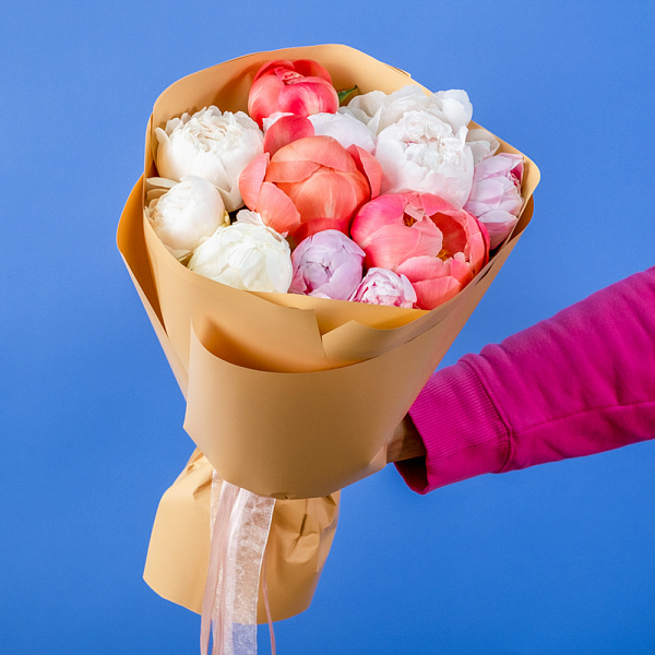 Купить Букет из 11 пионов микс (Премиум) в  с бесплатной доставкой: цена, фото, описание