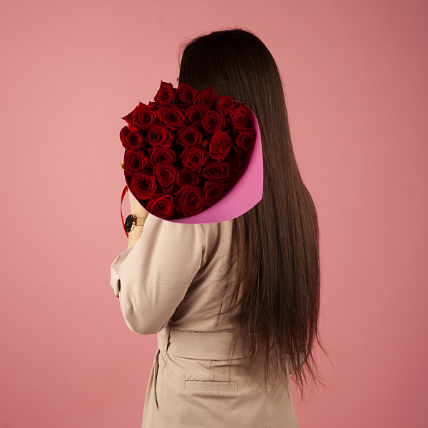 Купить Букет из 25 красных роз 50 см (Россия) в  с бесплатной доставкой: цена, фото, описание