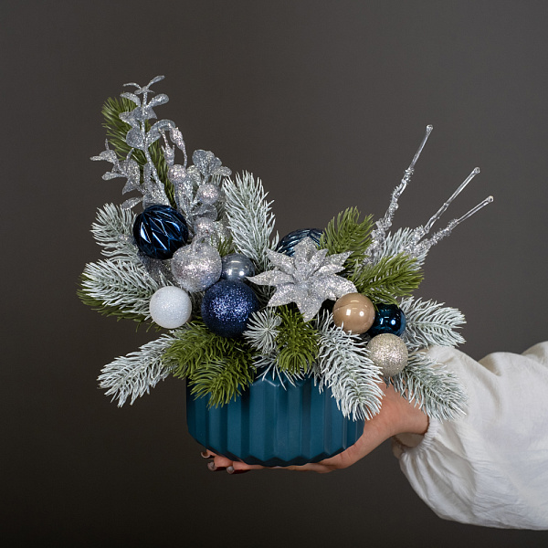 Купить Композиция из сухоцветов «Зимний подарок» в  с бесплатной доставкой: цена, фото, описание