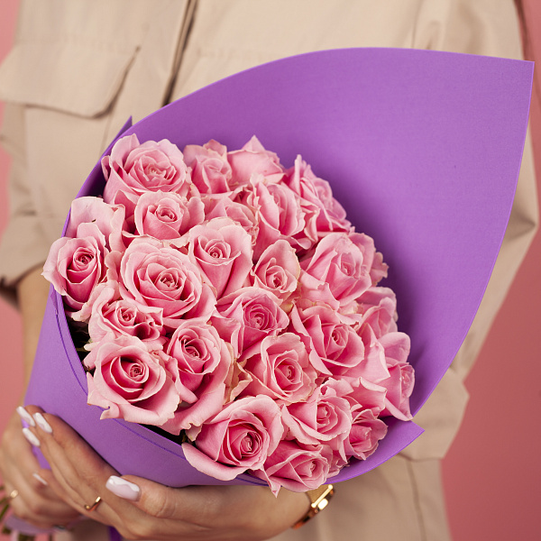 Купить Букет из 25 розовых роз 70 см (Россия) в  с бесплатной доставкой: цена, фото, описание