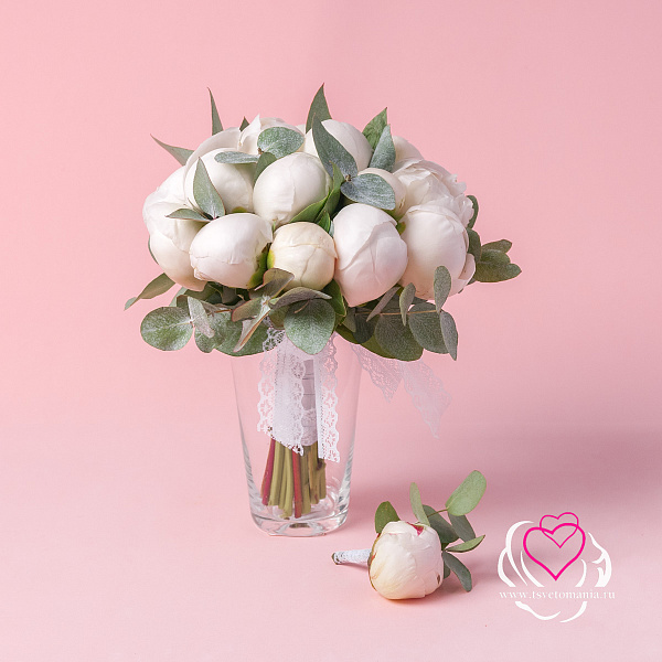 Купить Букет невесты из белых пионов с эвкалиптом в  с бесплатной доставкой: цена, фото, описание