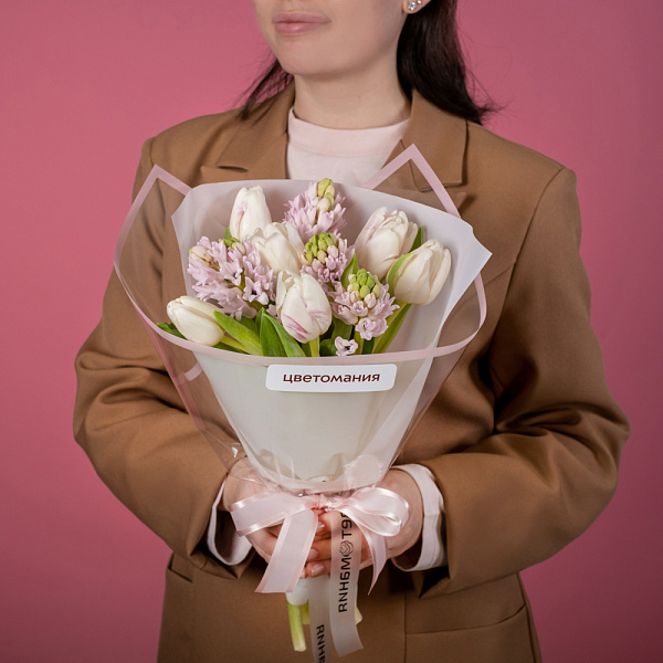 Купить Букет из розовых тюльпанов и гиацинтов в  с бесплатной доставкой: цена, фото, описание