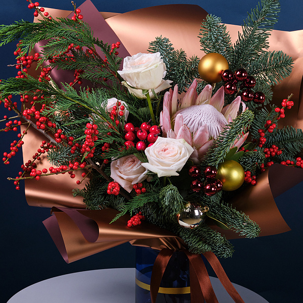Купить Новогодний букет «Экзотический» в  с бесплатной доставкой: цена, фото, описание