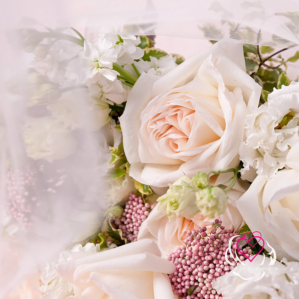 Купить Букет невесты из роз Вайт Охара и маттиолы в  с бесплатной доставкой: цена, фото, описание