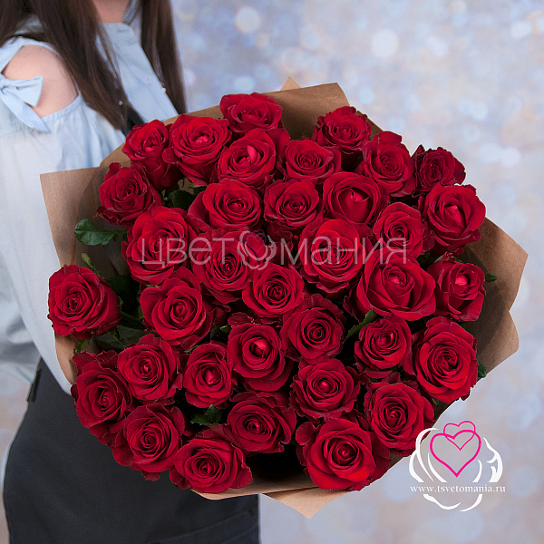 Купить Букет из 35 красных роз 70 см (Россия) в крафте в  с бесплатной доставкой: цена, фото, описание