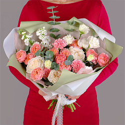 Купить Букет «Я люблю» из кустовых роз, пионовидных роз и диантусов в Санкт-Петербурге с бесплатной доставкой: цена, фото, описание