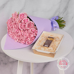 Купить Подарочный набор «Торт и 35 роз» в Санкт-Петербурге с бесплатной доставкой: цена, фото, описание